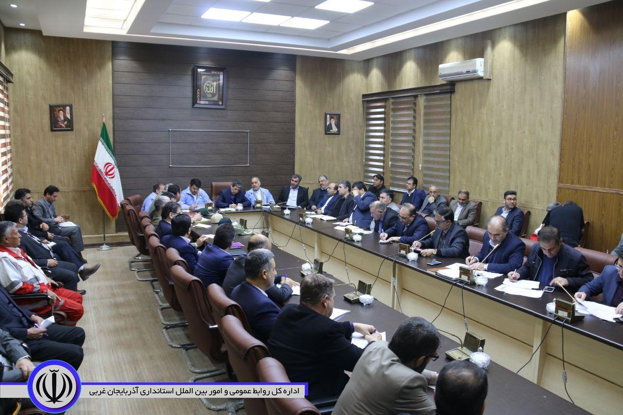 استاندار آذربایجان غربی: با وجود تلاشهای خوب انجام گرفته ولی خدمات رسانی به زلزله زدگان هنوز تمام نشده است/ خسارت اماکن روستایی از محل بیمه تا پیش از پایان سال پرداخت می شود