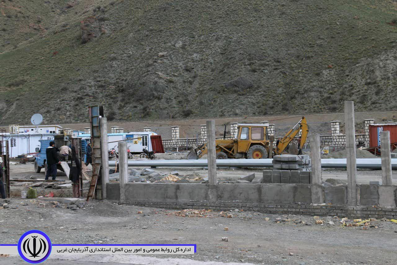 بازدید فرماندار شهرستان خوی از روند اجرای پروژه ساماندهی پایانه مرزی رازی