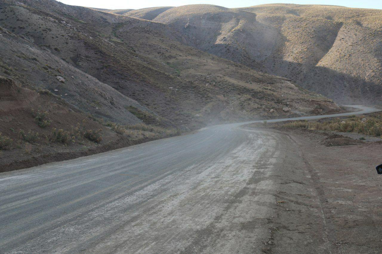 بازدید فرماندار شهرستان خوی، نماینده مردم در مجلس و مدیرکل راهداری و حمل و نقل جاده ای استان آذربایجان غربی از پروژه در حال احداث محور خوی- الند