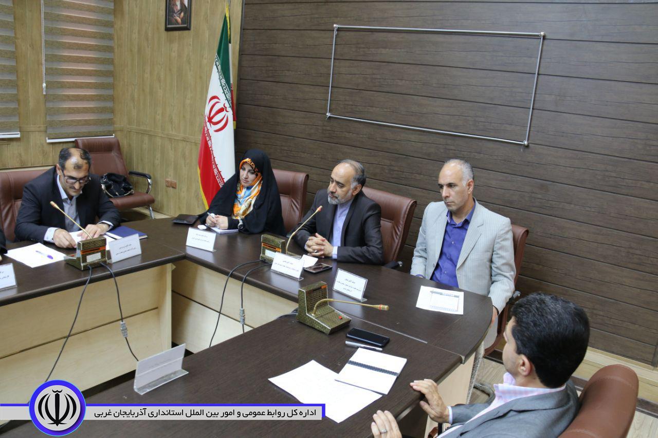 بررسی مسائل و مشکلات قالیبافان شمال استان در خوی با حضور رییس مرکز ملی فرش ایران