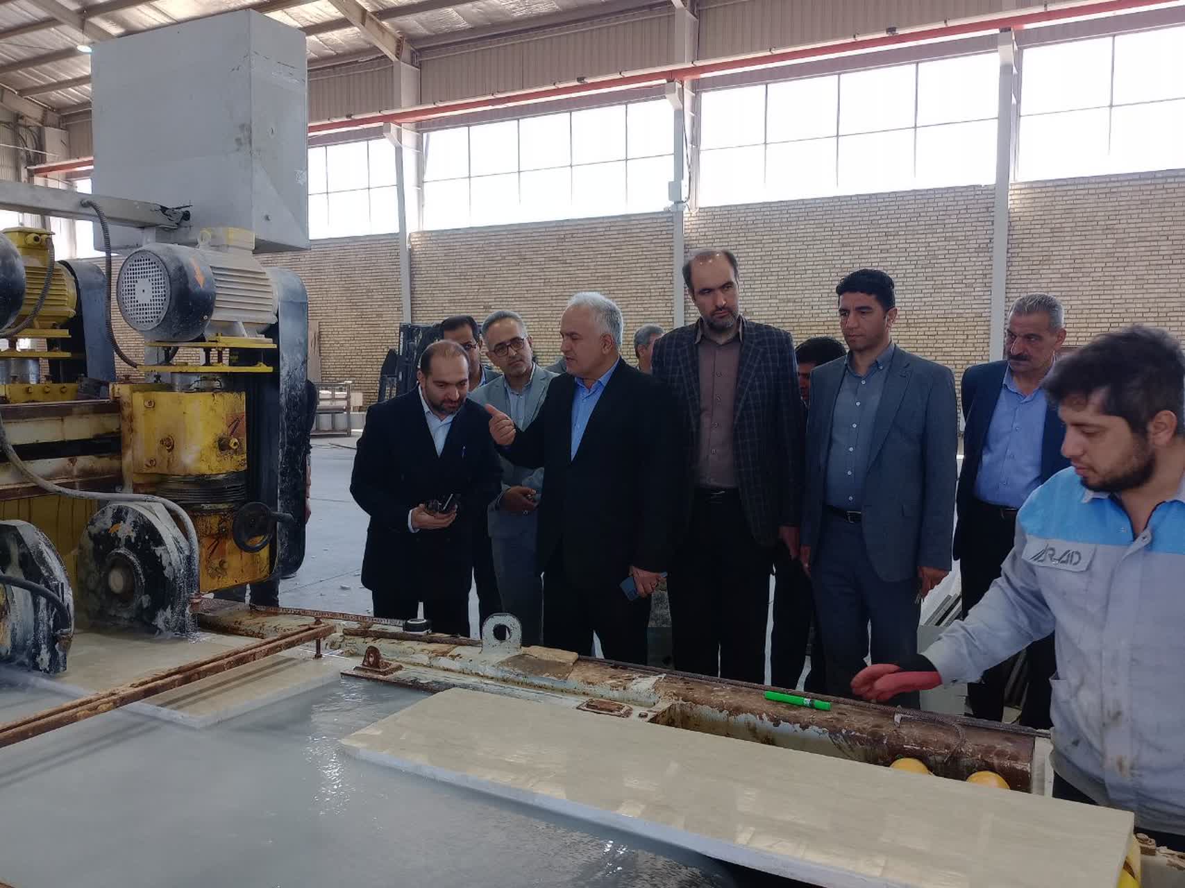 بازدید سرپرست فرمانداری از روند فعالیت کارخانه سنگ ساتراپ سنگ آرسس