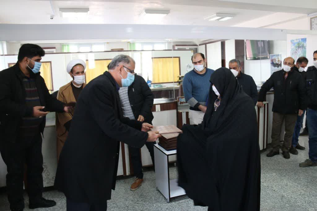 تجلیل فرماندار ویژه شهرستان خوی از کارکنان، کارگران و غسالان سازمان آرامستان