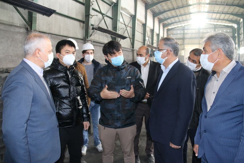 بازدید فرماندار شهرستان خوی و مدیرکل امور اقتصادی و دارایی آذربایجان غربی از کارخانه استحصال طلا در ناحیه صنعتی ایواوغلی