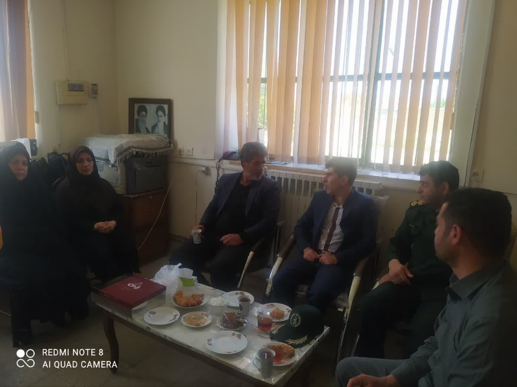 حضور بخشدار ایواوغلی در مدارس بخش