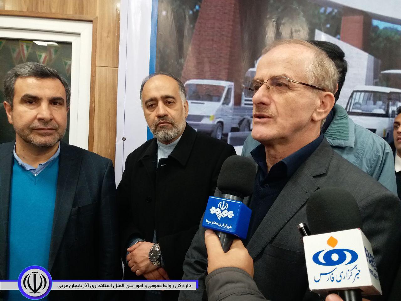 فاز دوم عملیات اجرایی پایانه رازی خوی با اعتبار ۲۲۰ میلیارد ریال با حضور معاون وزیر راه و شهرسازی کلنگ زنی شد