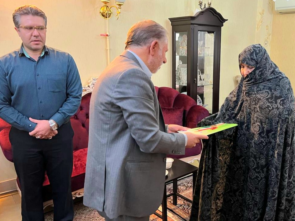 دیدار فرماندار خوی با خانواده های معظم شهدا و جانبازان