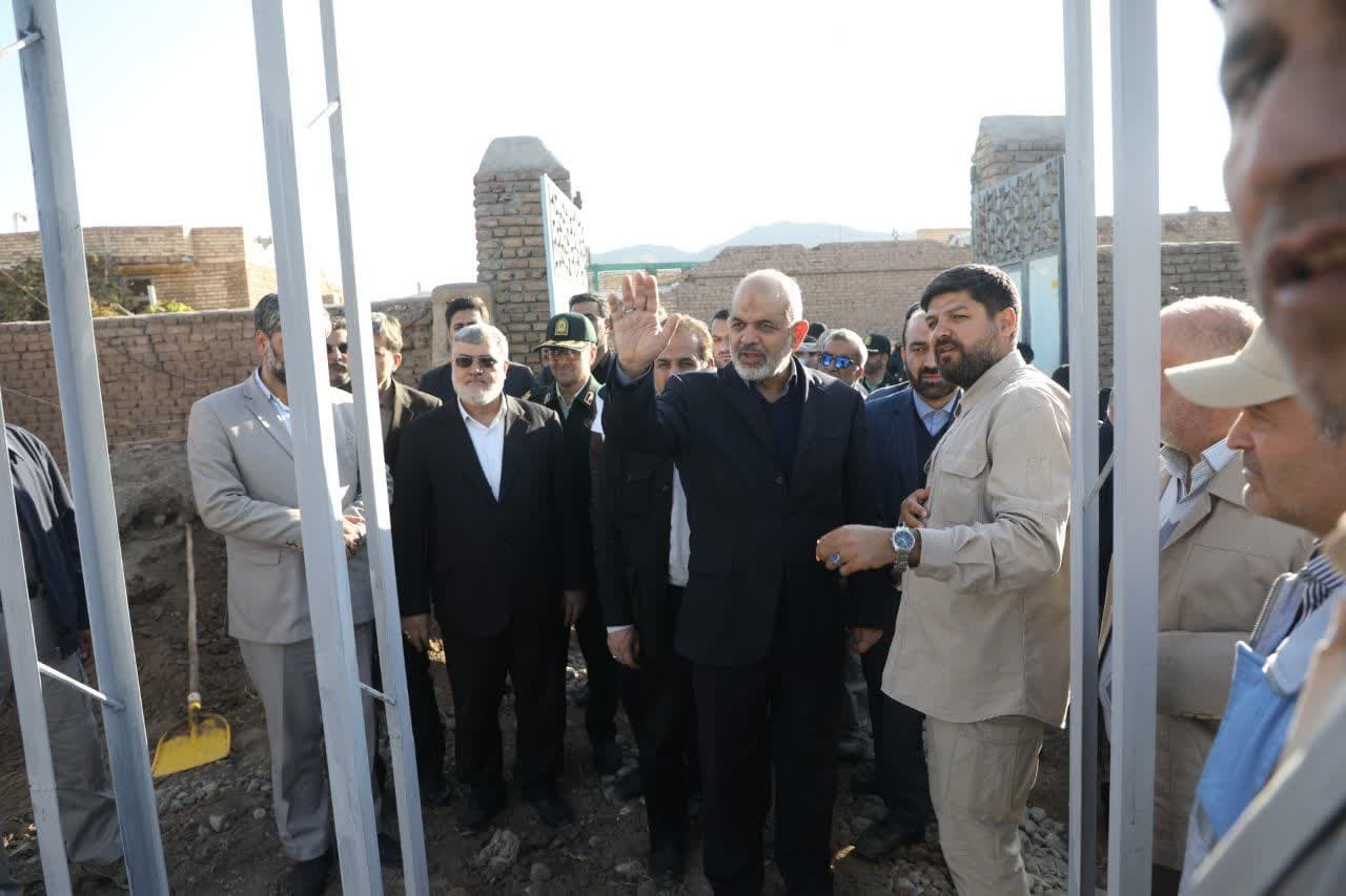 آلبوم تصویری / بازدید وزیر کشور و استاندار آذربایجان غربی از روند احداث و بازسازی مناطق زلزله زده خوی
