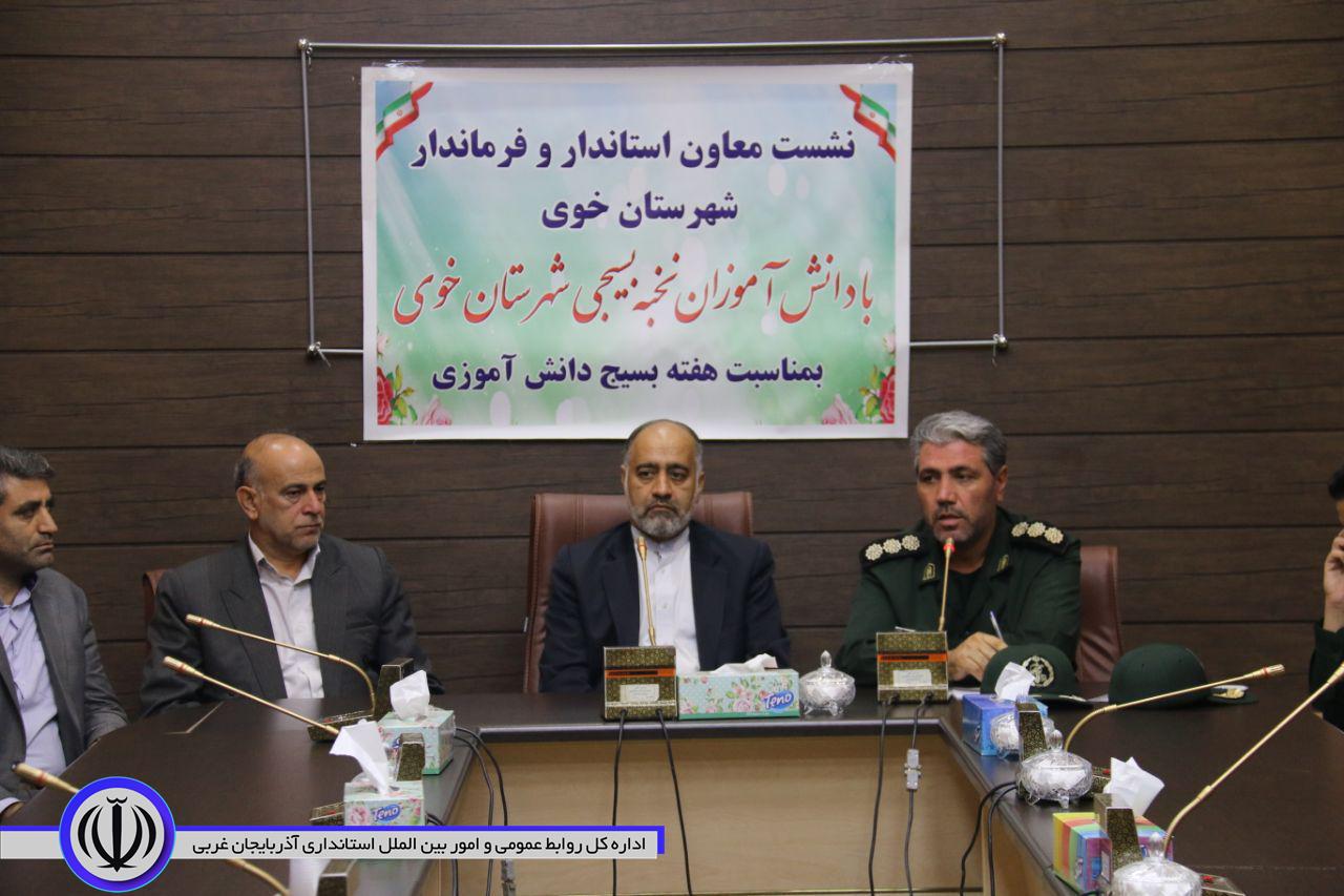 نشست فرماندار شهرستان خوی با دانش آموزان