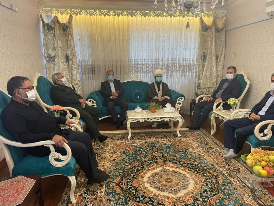 دیدار فرماندار ویژه شهرستان خوی با خانواده معظم شهداء و جانبازان سرافراز دفاع مقدس