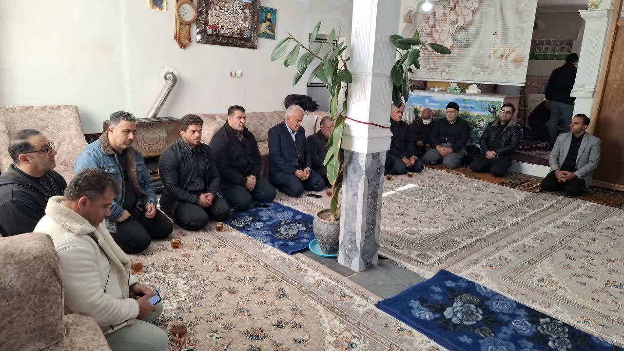 دیدار فرماندار خوی با خانواده مرحوم توحید یکانی