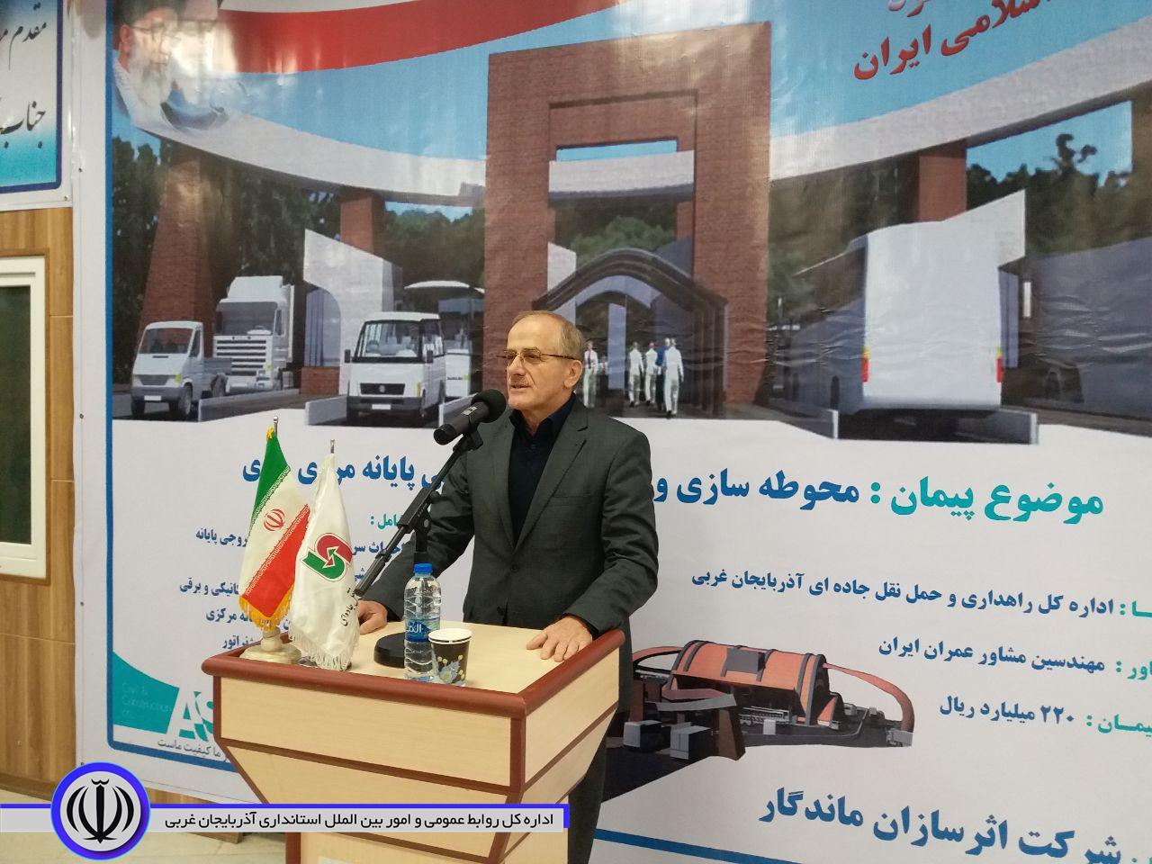 فاز دوم عملیات اجرایی پایانه رازی خوی با اعتبار ۲۲۰ میلیارد ریال با حضور معاون وزیر راه و شهرسازی کلنگ زنی شد