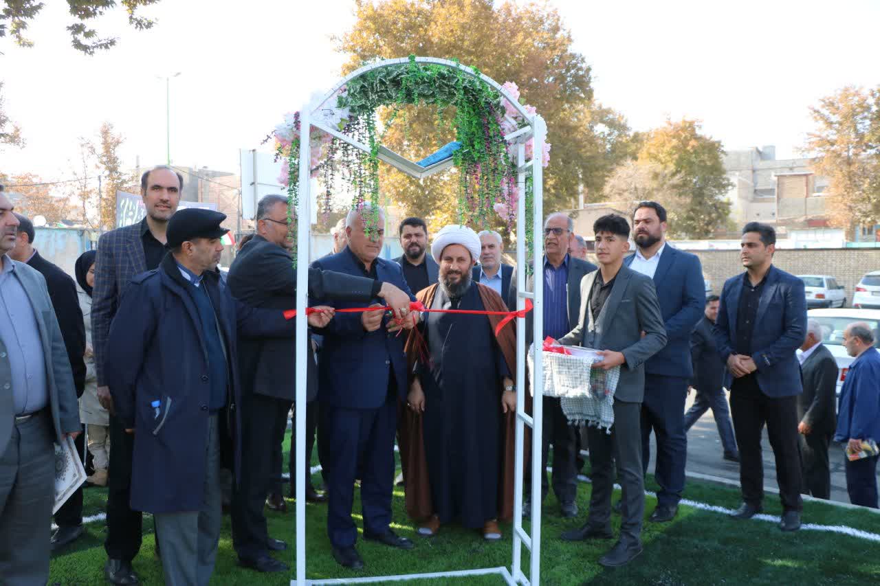 افتتاح یک باب چمن مصنوعی درون مدرسه ای در دبیرستان مرحوم حکیمی خوی