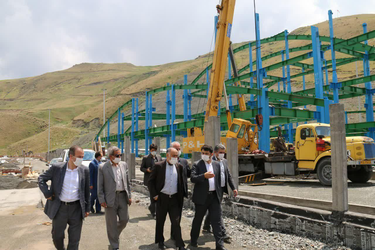 بازدید معاون هماهنگی امور عمرانی استاندار آذربایجان غربی و فرماندار شهرستان خوی از روند احداث پایانه رازی خوی