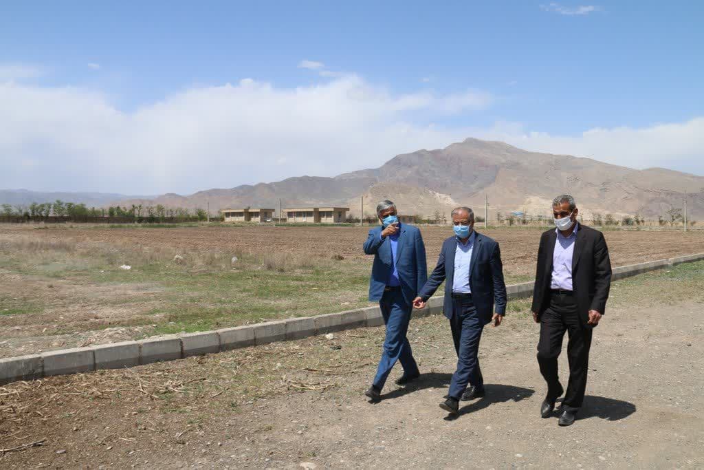 بازدید فرماندار ویژه شهرستان خوی از ایستگاه تحقیقات و آموزش زنبور عسل شمال غرب کشور