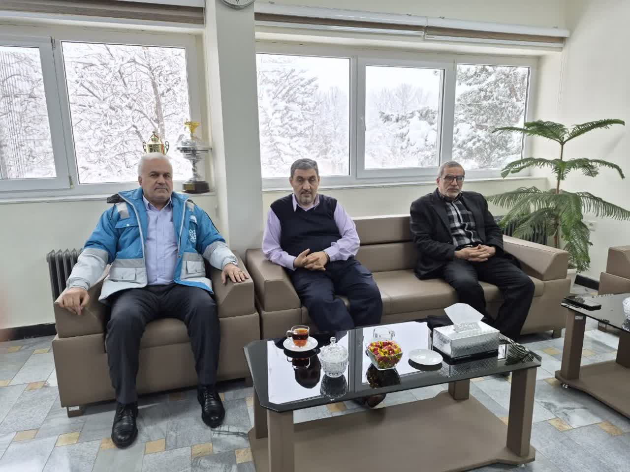 در پی بارش سنگین برف