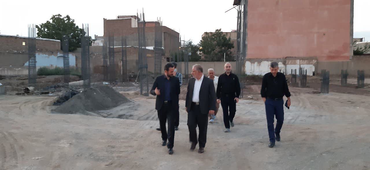 بازدید میدانی فرماندار خوی از عملیات احداث مدارس در شهر خوی و فیرورق