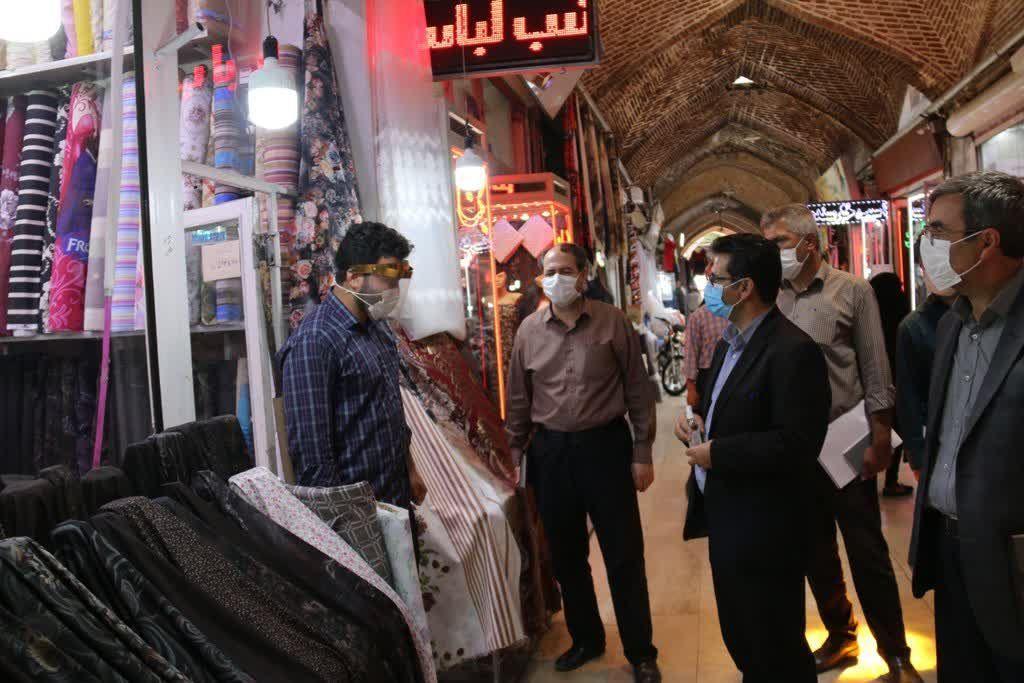 بازدید معاون سیاسی امنیتی و اجتماعی فرماندار شهرستان خوی از نحوه اجرای پروتکل های بهداشتی در بازار و صنوف مختلف
