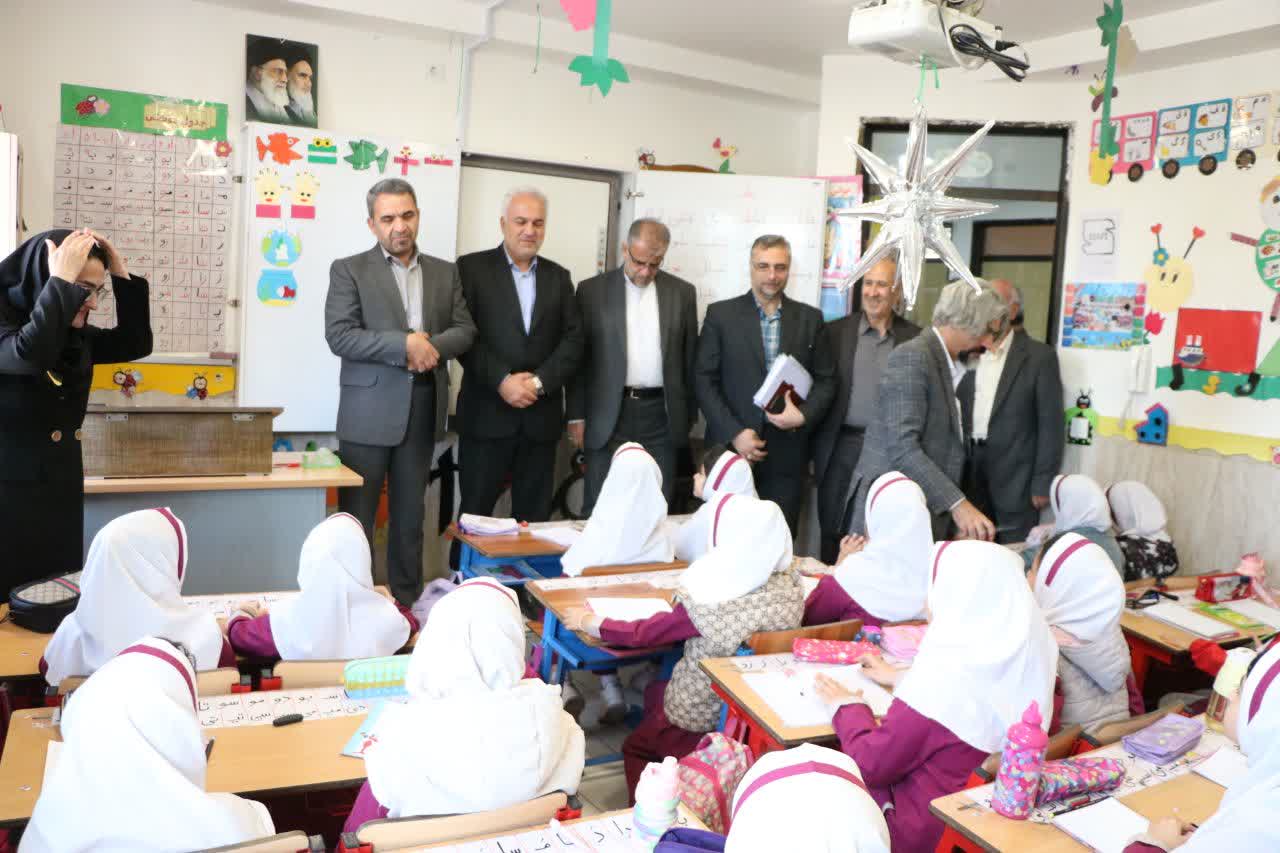 بازدید معاون وزیر آموزش و پرورش از آموزشگاه غیر دولتی شهید جعفری زاده