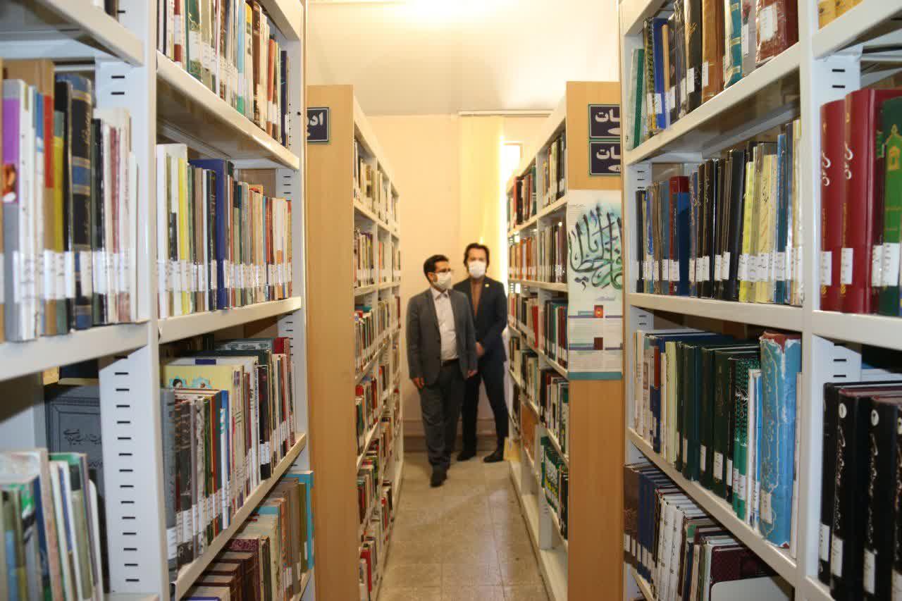 بازدید سرپرست فرمانداری شهرستان خوی از کتابخانه مرکزی