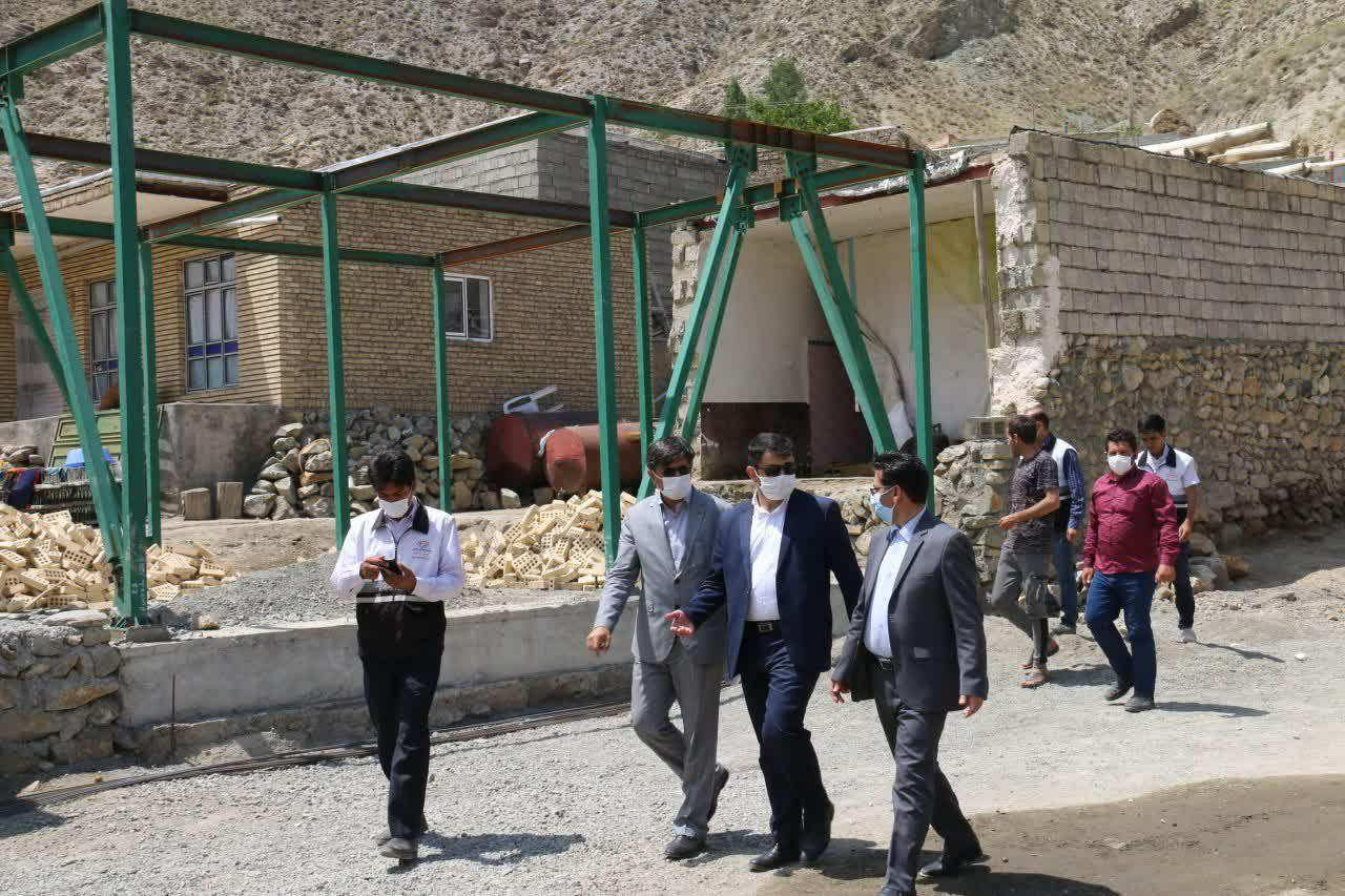 بازدید رحمانی معاون هماهنگی امور عمرانی استاندار و تیموری سرپرست فرمانداری شهرستان خوی از روند بازسازی زلزله زده بخش قطور