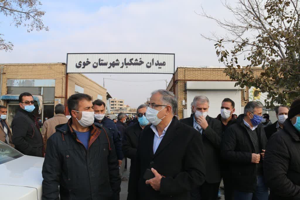 بازدید فرماندار شهرستان خوی از نحوه اجرای پروتکلهای بهداشتی در میدان خشکبار