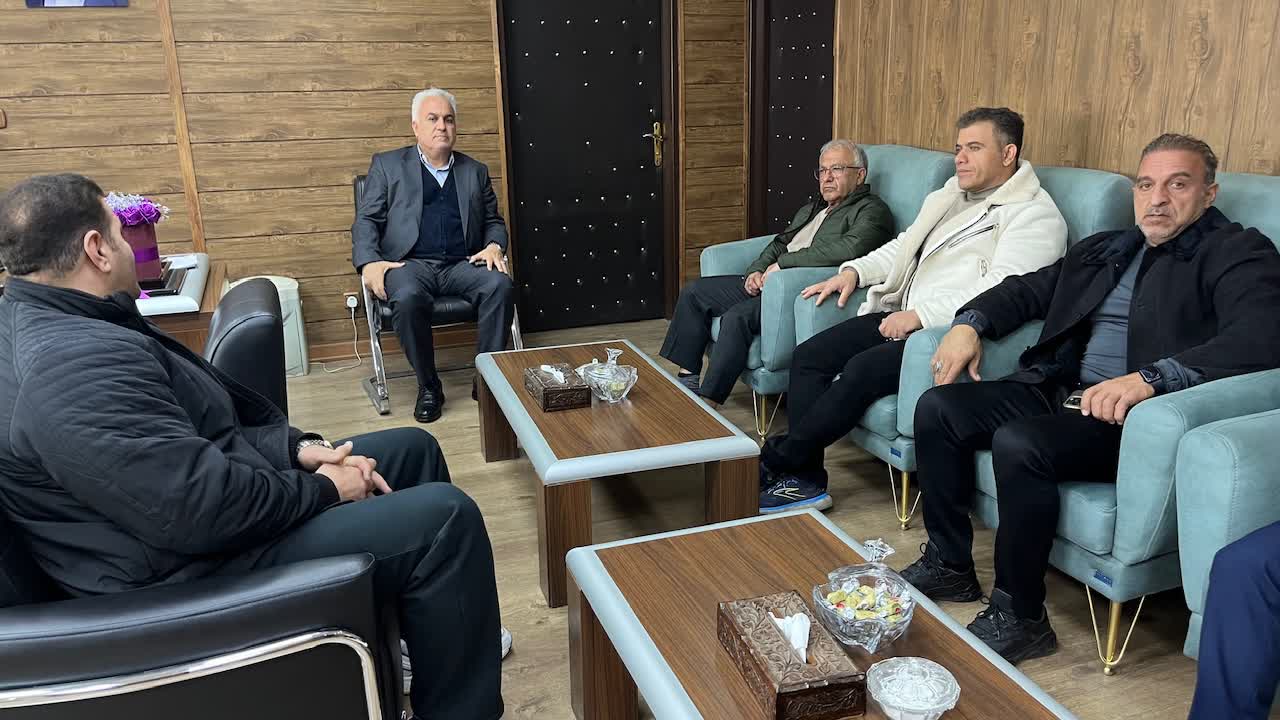 دیدار رئیس هیئت بدنسازی و پرورش اندام شهرستان خوی با فرماندار و تجلیل از وی