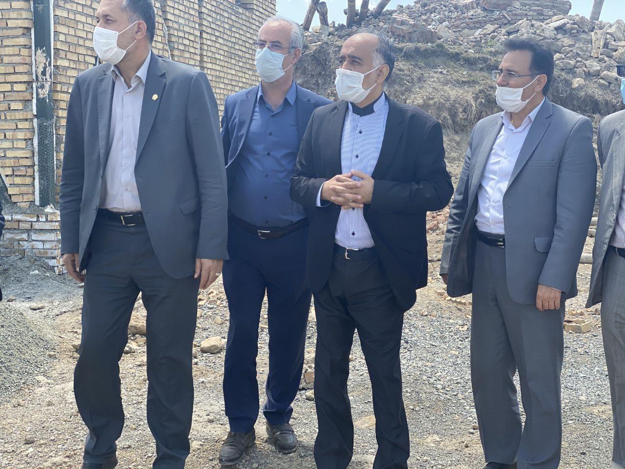 بازدید فرماندار شهرستان خوی و مدیران ارشد استان از مناطق زلزله زده بخش قطور