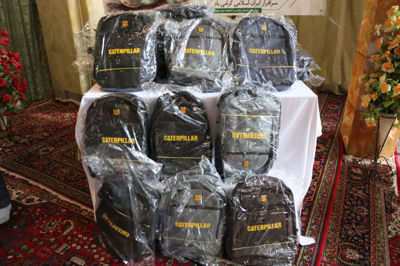 توزیع 115 پک آموزشی در بین نیازمندان