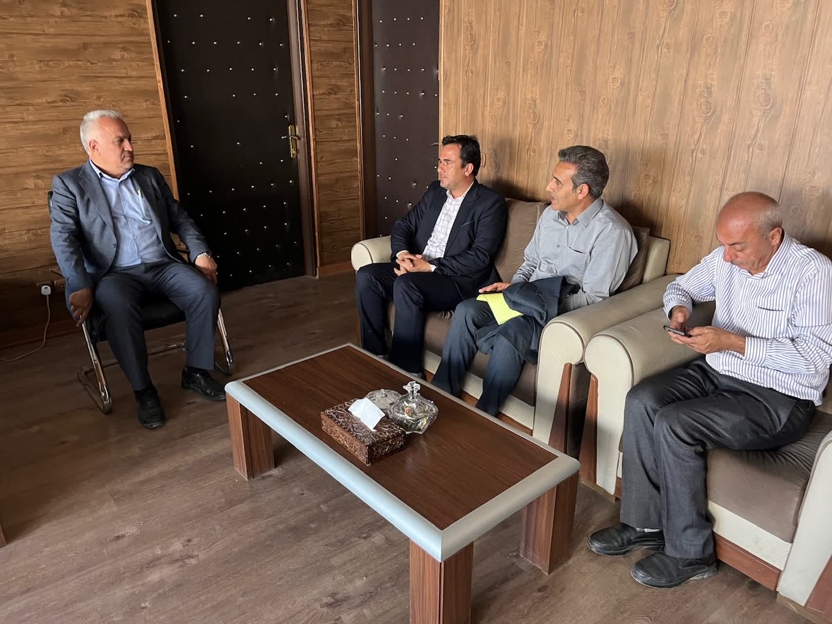 بررسی مسائل محورهای مواصلاتی خوی