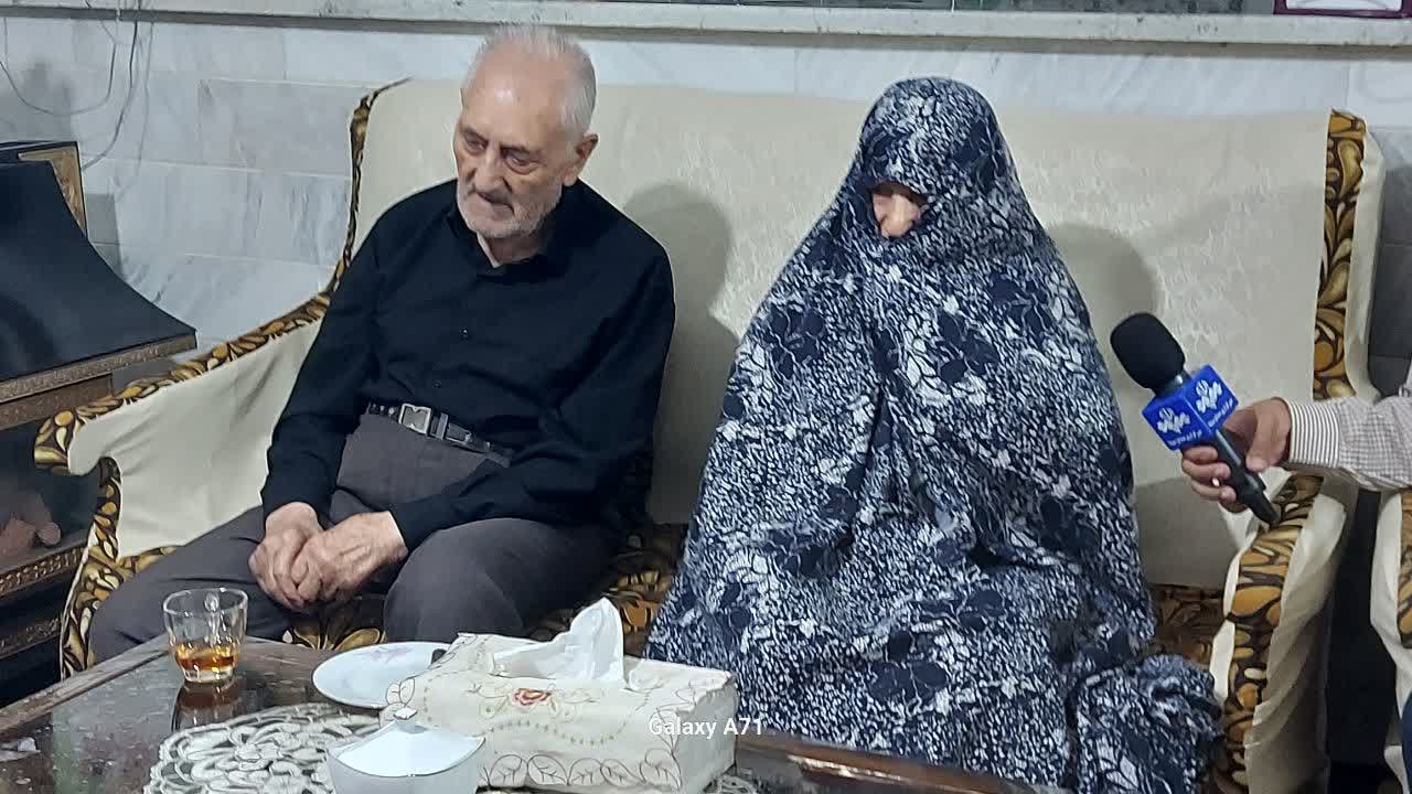 فرماندار خوی با خانواده شهیدان بهفر و حاجی قلیزاده دیدار کرد