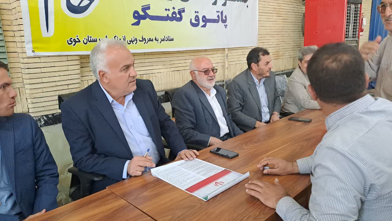 برگزاری میز خدمت با حضور فرماندار ویژه خوی در مصلی نماز جمعه