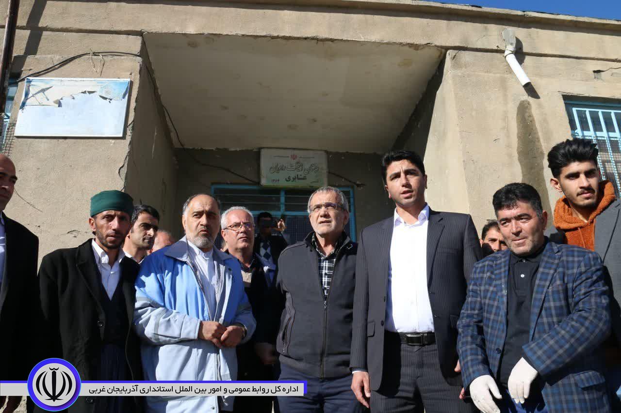 بازدید مسعود پزشکیان نایب رئیس اول مجلس شورای اسلامی از مناطق زلزله زده بخش قطور