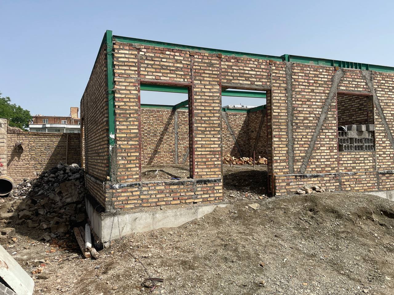 مدیریت انقلابی و بازسازی جهادی مناطق زلزله زده روستای وار