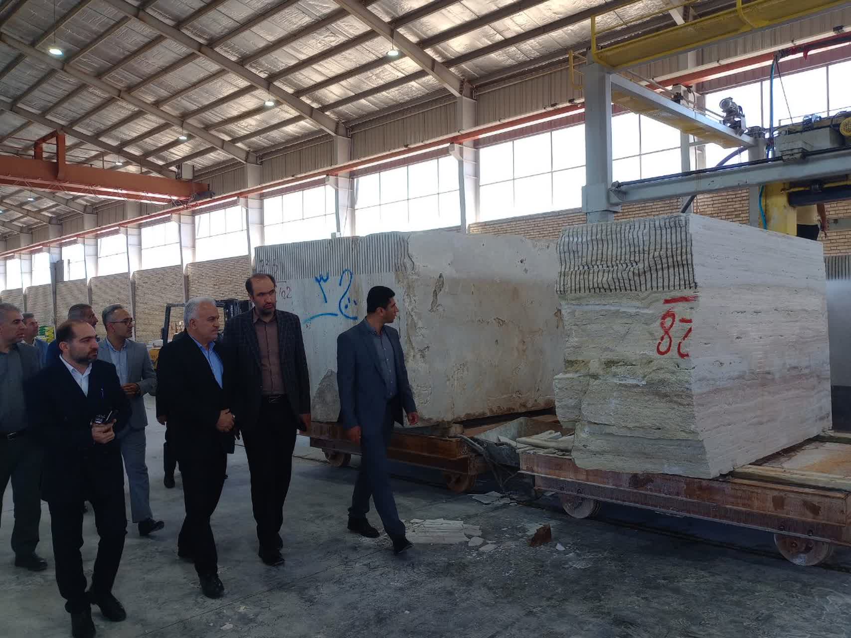 بازدید سرپرست فرمانداری از روند فعالیت کارخانه سنگ ساتراپ سنگ آرسس