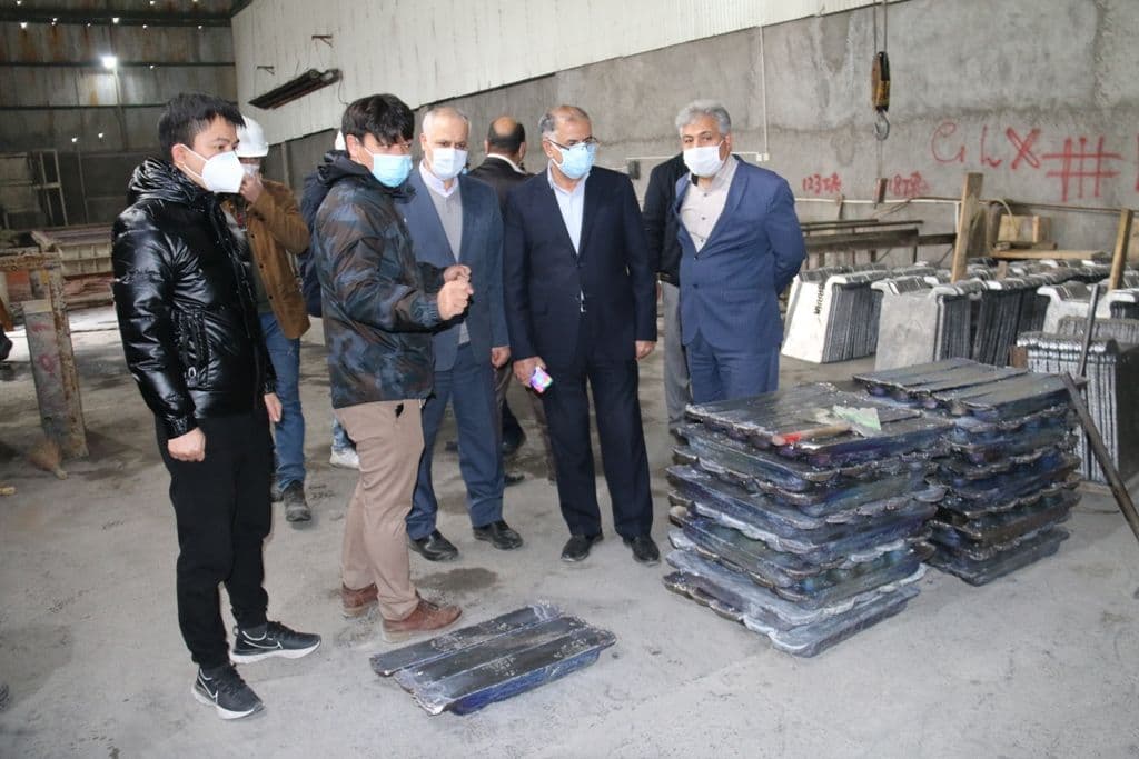 بازدید فرماندار شهرستان خوی و مدیرکل امور اقتصادی و دارایی آذربایجان غربی از کارخانه استحصال طلا در ناحیه صنعتی ایواوغلی