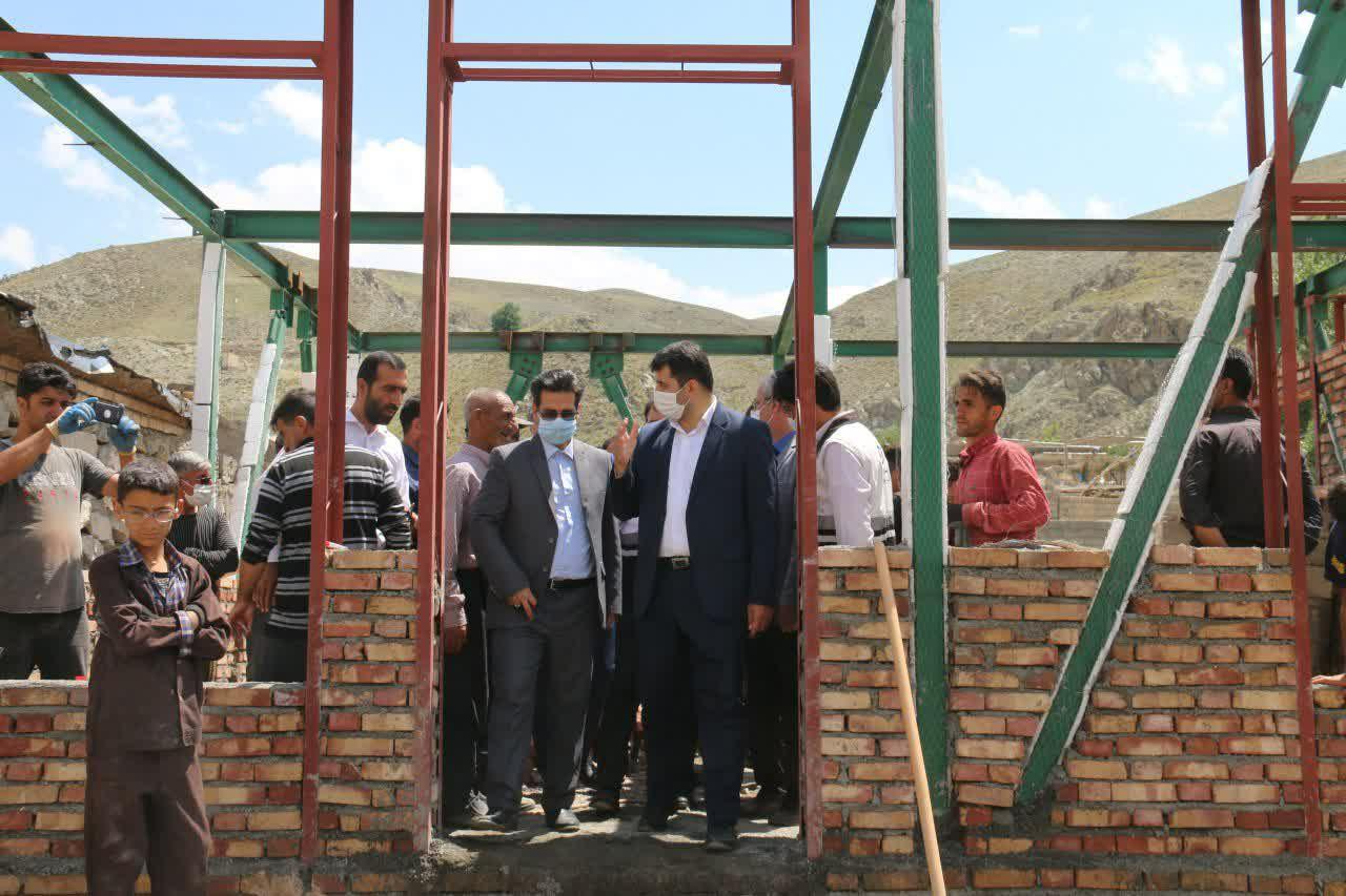 بازدید رحمانی معاون هماهنگی امور عمرانی استاندار و تیموری سرپرست فرمانداری شهرستان خوی از روند بازسازی زلزله زده بخش قطور