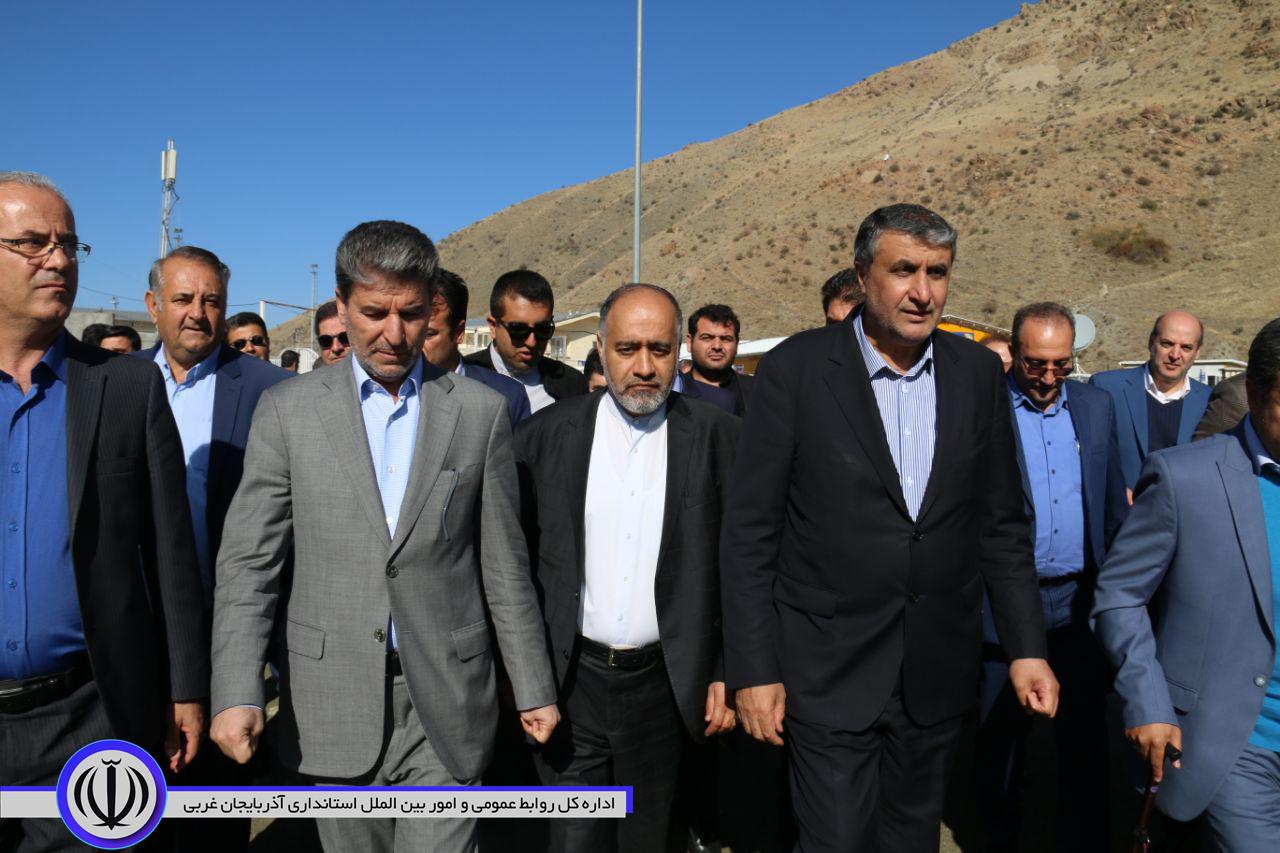بازدید وزیر راه و شهرسازی، رئیس سازمان راهداری و حمل و نقل جاده ای کشور و استاندار آذربایجان غربی از مرز رازی
