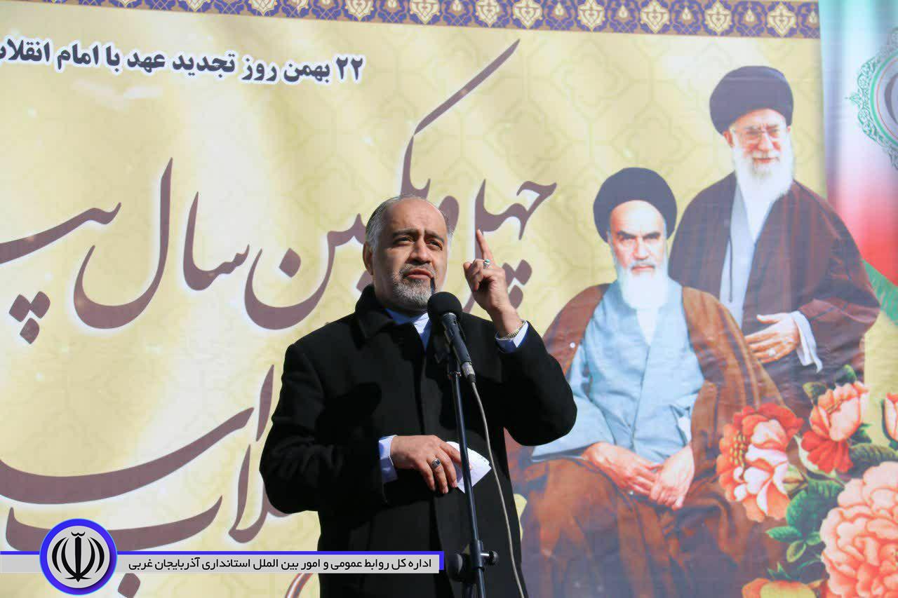 سخنرانی سید محمد عابدی معاون استاندار و فرماندار ویژه شهرستان خوی در جمع با شکوه شرکت کنندگان در راهپیمایی ۲۲بهمن