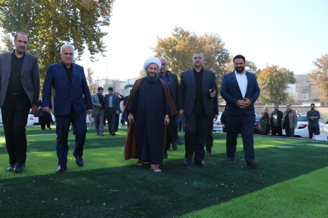 افتتاح یک باب چمن مصنوعی درون مدرسه ای در دبیرستان مرحوم حکیمی خوی