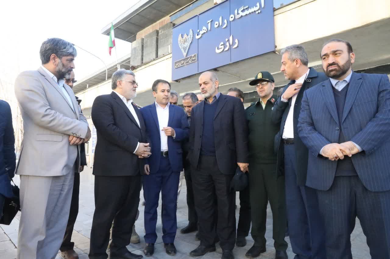 آلبوم تصویری / بازدید وزیر کشور و استاندار آذربایجان غربی از پایانه و ایستگاه مرزی راهآهن رازی در شهرستان خوی