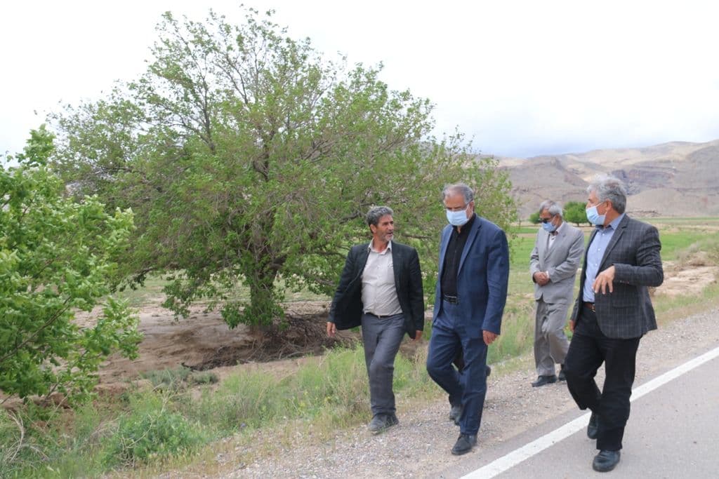 بازدید فرماندار ویژه شهرستان خوی از زمین های کشاورزی روستاهای سیل زده بخش ایواوغلی
