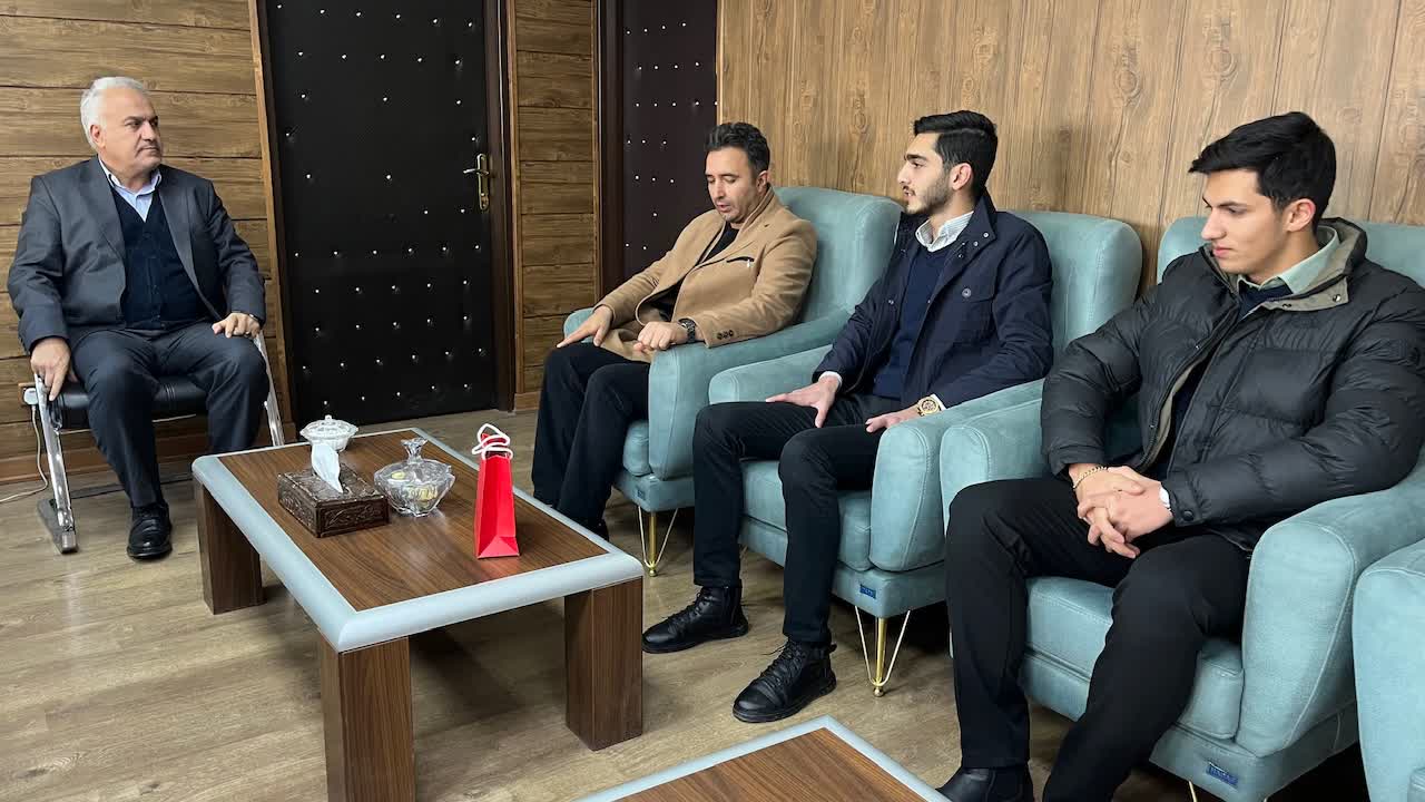 دیدار رئیس اداره ورزش و جوانان شهرستان خوی و تیم تیراندازی با کمان شمس خوی با فرماندار ویژه شهرستان خوی