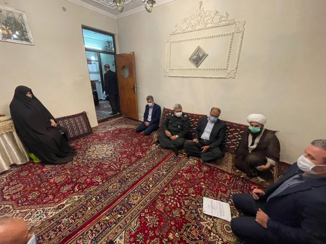 دیدار فرماندار ویژه شهرستان خوی با خانواده معظم شهداء و جانبازان سرافراز دفاع مقدس