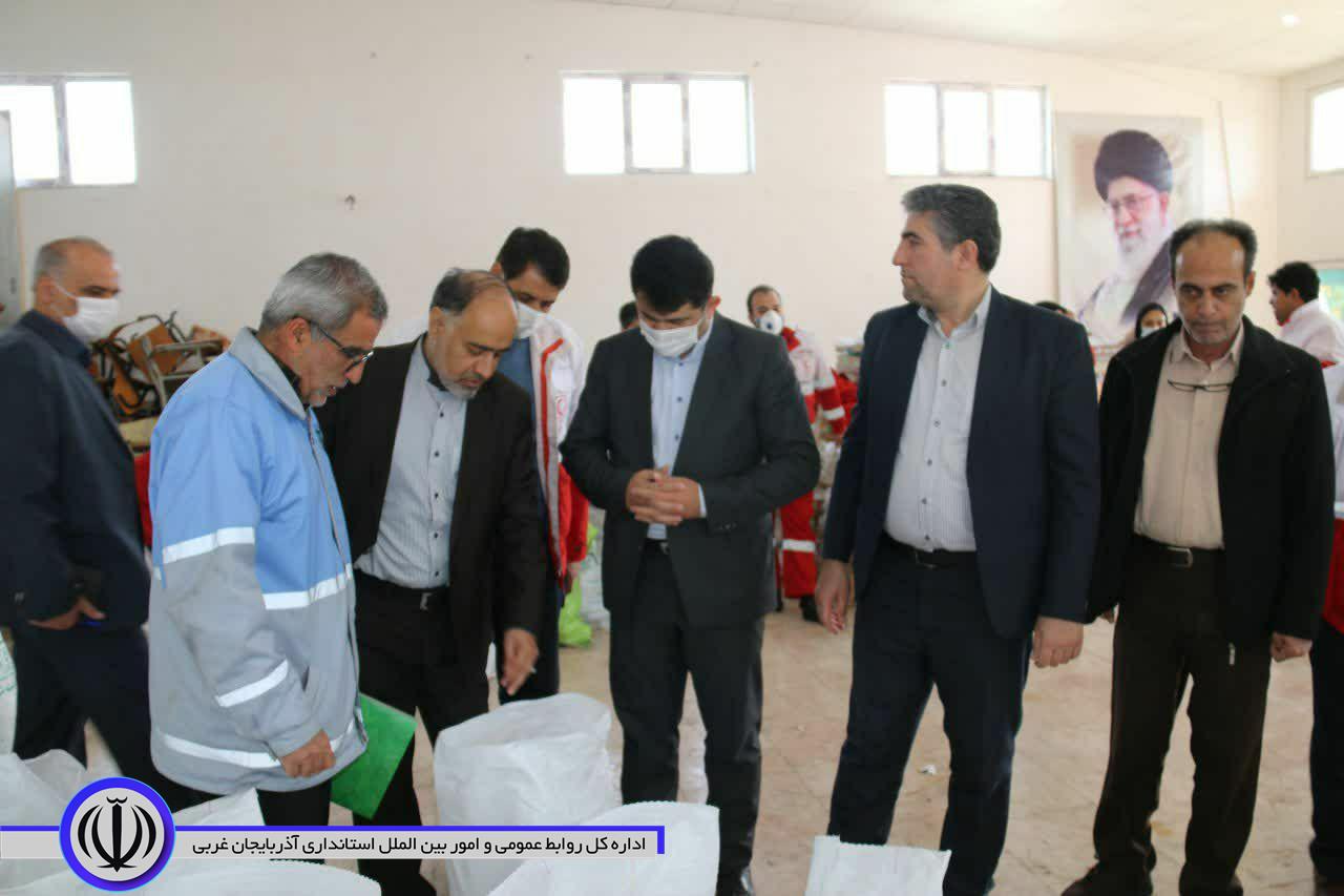 معاون هماهنگی امور عمرانی استاندار آذربایجان غربی از توزیع 5000 بسته غذایی و بهداشتی به ارزش 15میلیارد ریال میان مردم زلزله زده بخش قطور خبر داد.