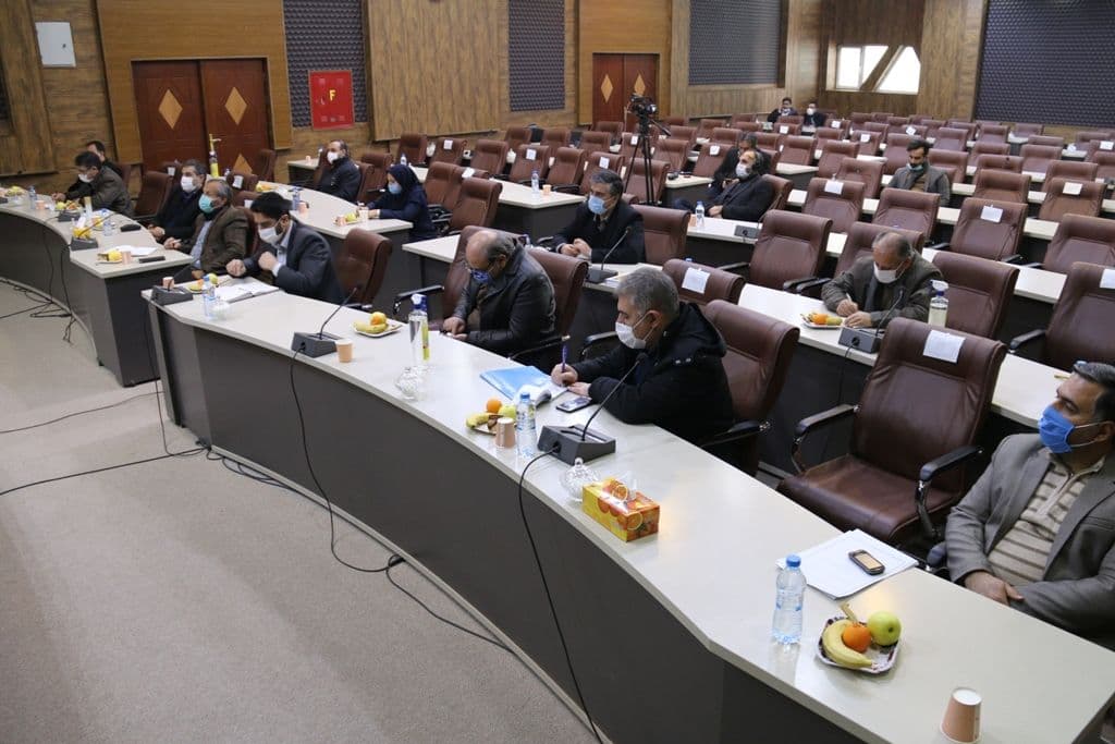 بررسی مسائل و مشکلات بخش کشاورزی شهرستان خوی با حضور نماینده وزیر جهاد کشاورزی و رئیس سازمان جنگلها، مراتع و آبخیزداری کشور