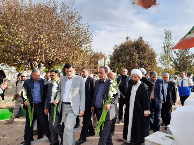 بازدیدمیدانی معاون رییس جمهور و رییس بنیاد شهید و امور ایثارگران از مناطق زلزله زده خوی