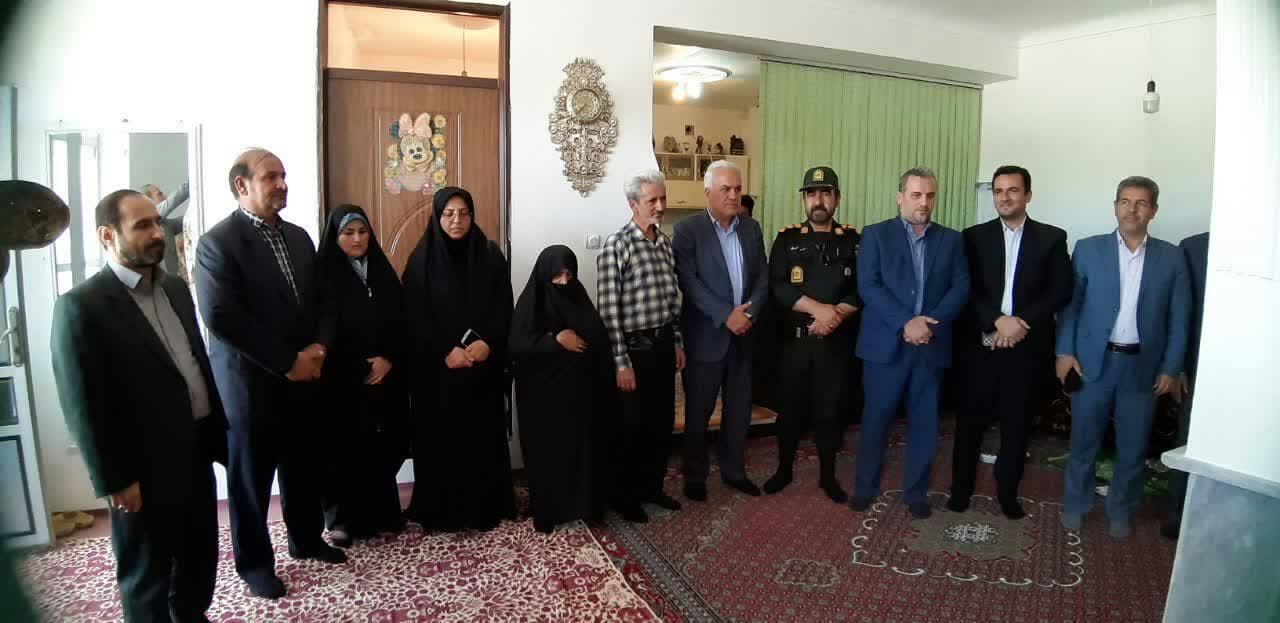 دیدار مسئولین شهرستان خوی با مادر شهید والامقام حسن ابراهیم پور بمناسبت هفته دولت