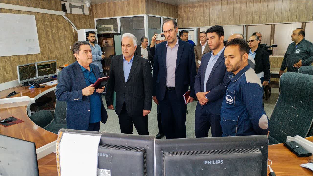 بازدید سرپرست فرمانداری از روند فعالیت کارخانه سیمان آذر آبادگان خوی
