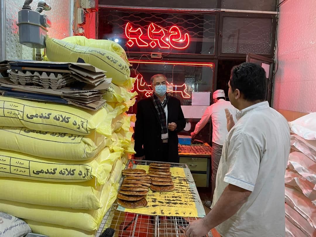 بازدید شبانه حسین عباسی فرماندار ویژه شهرستان خوی از تافتون پزی ها