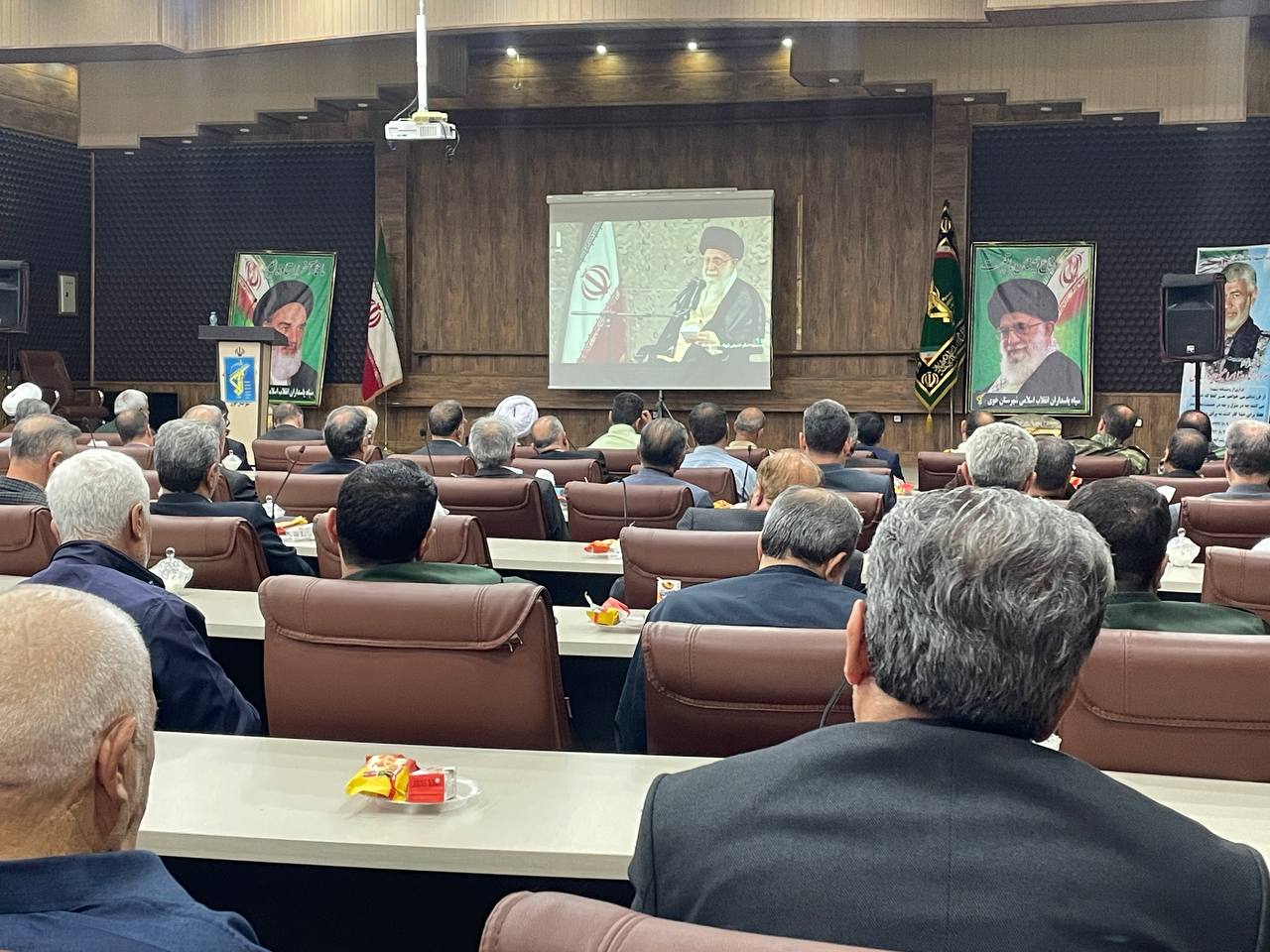 تجلیل از جمعی از پیشکسوتان و فعالان دفاع مقدس و مقاومت خوی